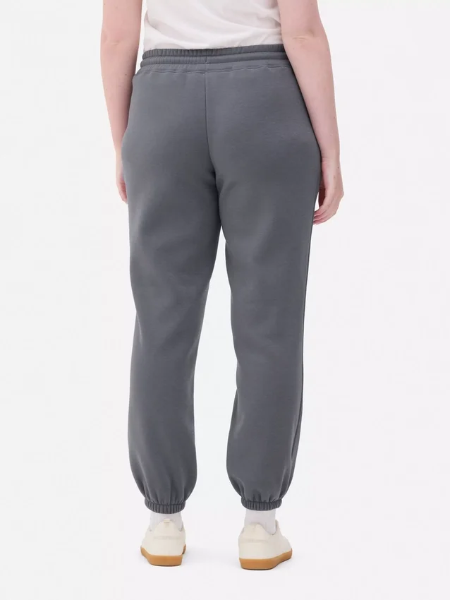 Pantaloni de trening cu manșete și imprimeu Pantaloni de trening cu manșete și imprimeu