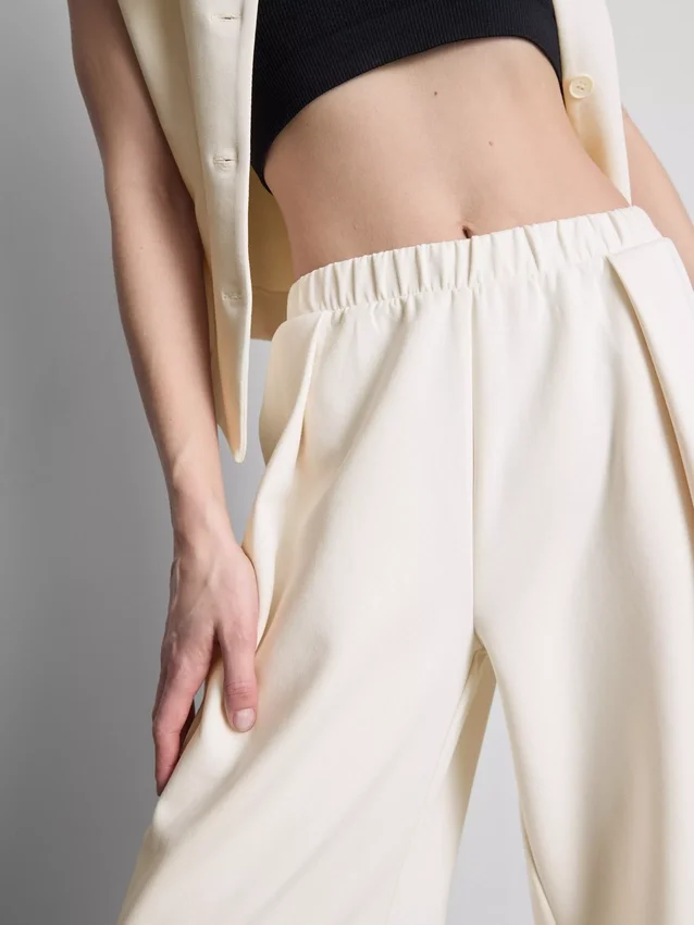 Pantaloni de trening din amestec de bumbac, cu croi larg Pantaloni de trening din amestec de bumbac, cu croi larg