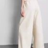 Pantaloni de trening din amestec de bumbac, cu croi larg Pantaloni de trening din amestec de bumbac, cu croi larg