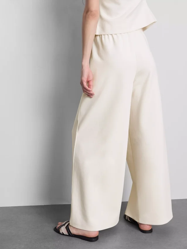 Pantaloni de trening din amestec de bumbac, cu croi larg Pantaloni de trening din amestec de bumbac, cu croi larg