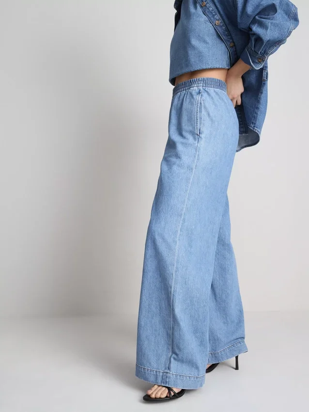 Pantaloni de trening din denim de bumbac, cu croi larg Pantaloni de trening din denim de bumbac, cu croi larg