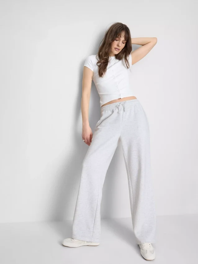 Pantaloni de trening esențiali cu croi drept Pantaloni de trening esențiali cu croi drept