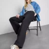 Pantaloni de trening esențiali cu croi drept Pantaloni de trening esențiali cu croi drept