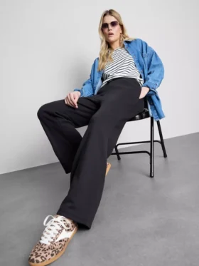 Pantaloni de trening esențiali cu croi drept