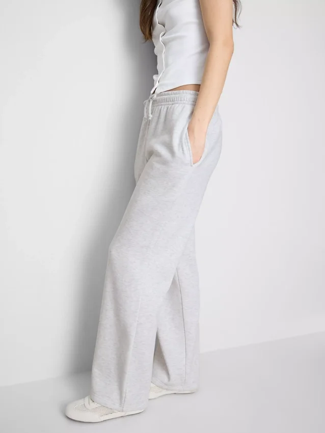 Pantaloni de trening esențiali cu croi drept Pantaloni de trening esențiali cu croi drept