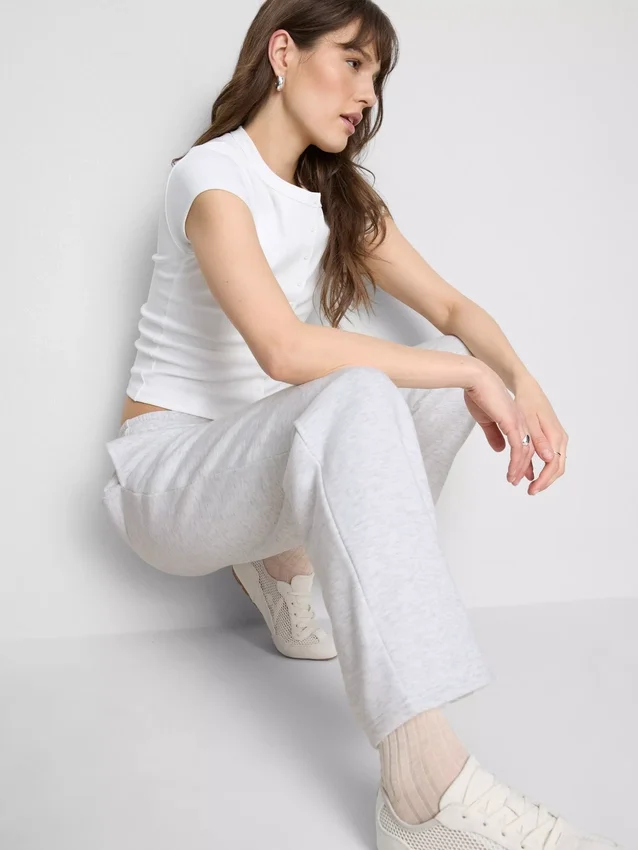 Pantaloni de trening esențiali cu croi drept Pantaloni de trening esențiali cu croi drept
