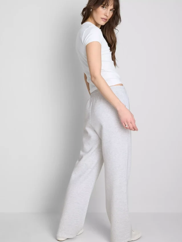 Pantaloni de trening esențiali cu croi drept Pantaloni de trening esențiali cu croi drept