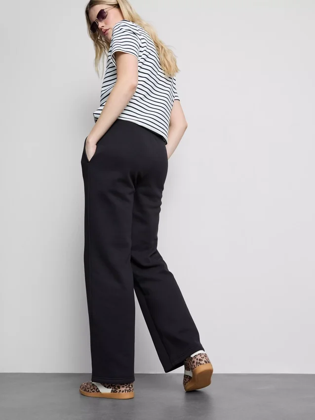 Pantaloni de trening esențiali cu croi drept Pantaloni de trening esențiali cu croi drept