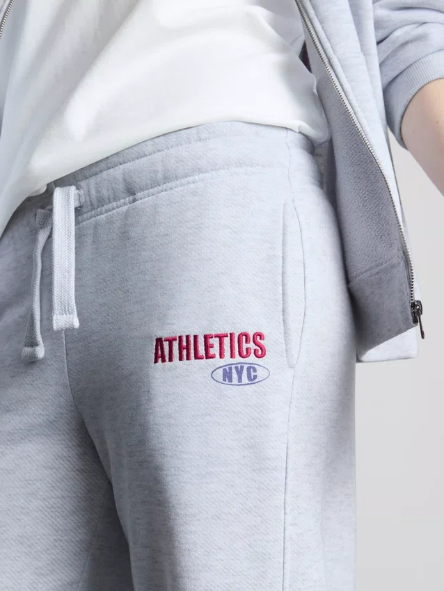 Pantaloni de Trening sport din amestec de bumbac, cu croi larg Pantaloni de Trening sport din amestec de bumbac, cu croi larg