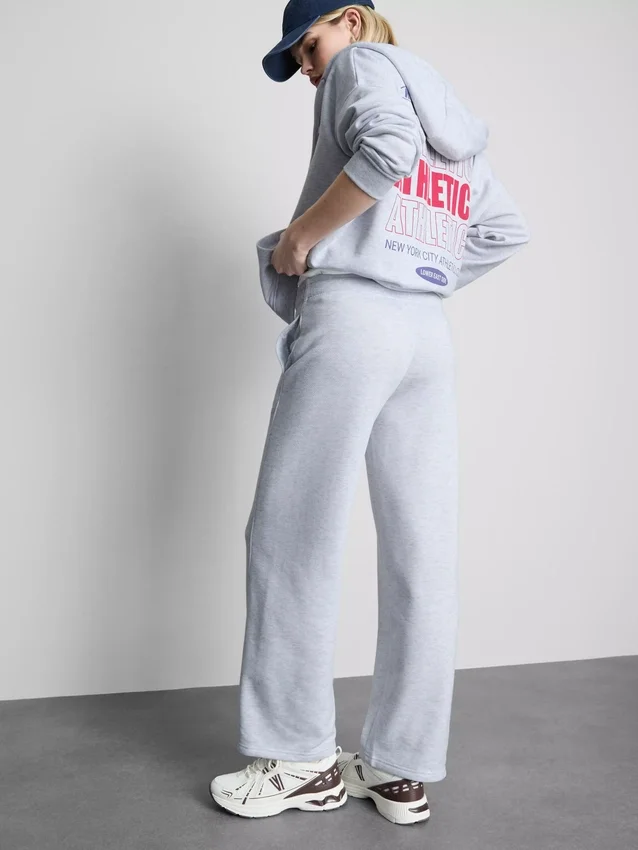 Pantaloni de Trening sport din amestec de bumbac, cu croi larg Pantaloni de Trening sport din amestec de bumbac, cu croi larg