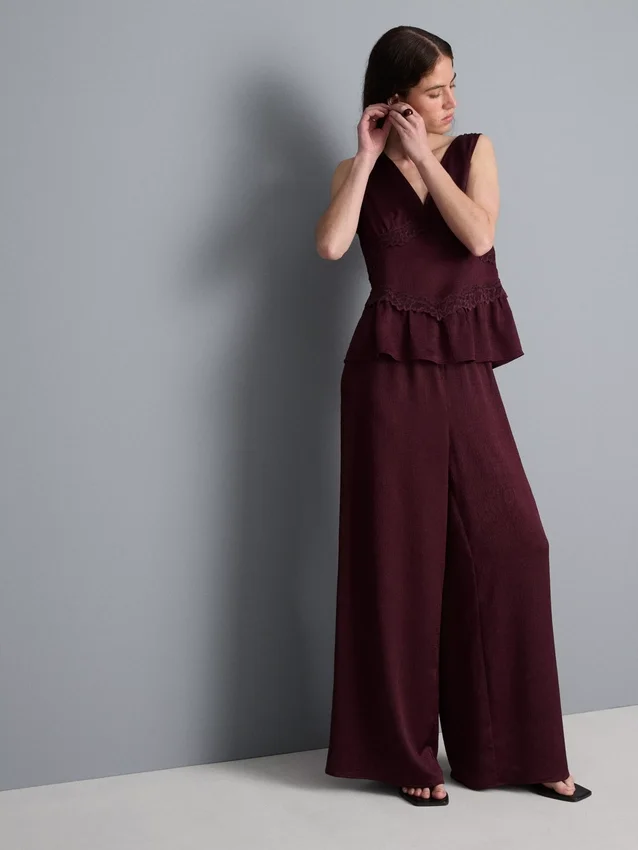 Pantaloni din satin cu croi drept și textură Pantaloni din satin cu croi drept și textură