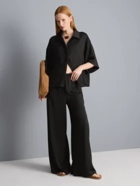 Pantaloni din satin cu croi drept și textură