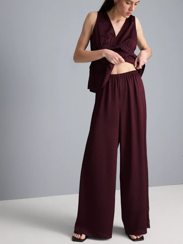 Pantaloni din satin cu croi drept și textură Pantaloni din satin cu croi drept și textură