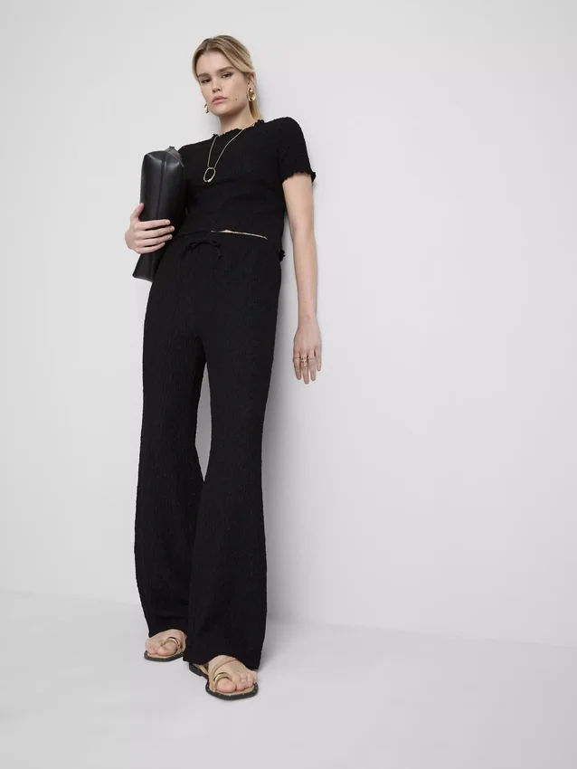 Pantaloni drepți cu șnur, cu aspect șifonat Pantaloni drepți cu șnur, cu aspect șifonat