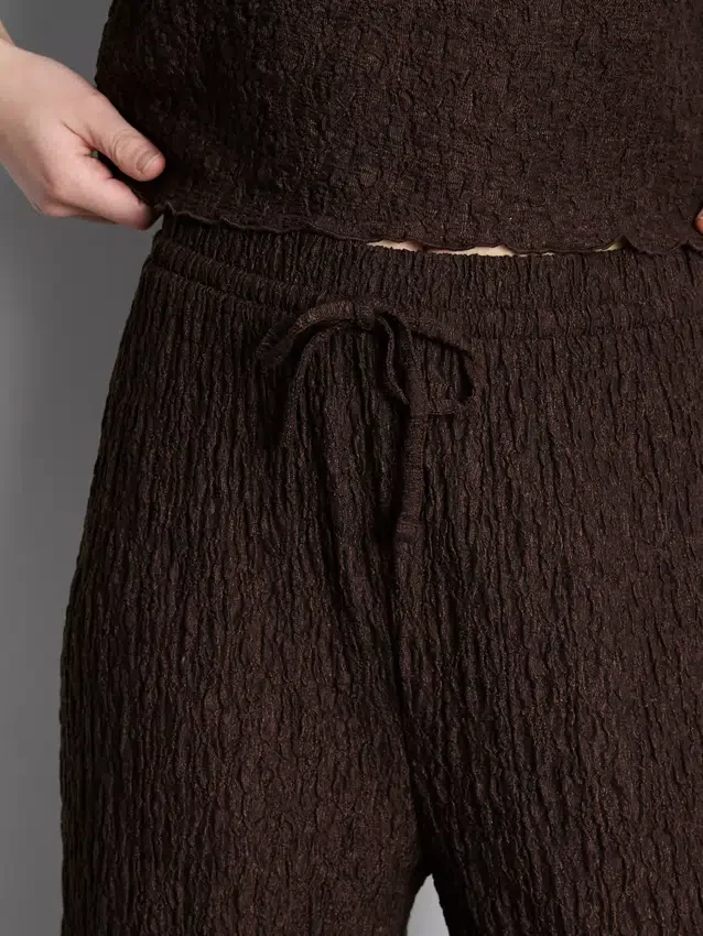Pantaloni drepți cu șnur, cu aspect șifonat Pantaloni drepți cu șnur, cu aspect șifonat
