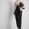 Pantaloni elastici cu pliuri și talie medie Pantaloni elastici cu pliuri și talie medie