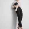 Pantaloni elastici cu pliuri și talie medie Pantaloni elastici cu pliuri și talie medie