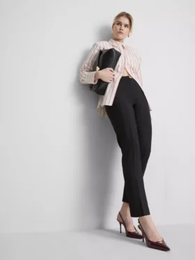 Pantaloni elastici cu pliuri și talie medie