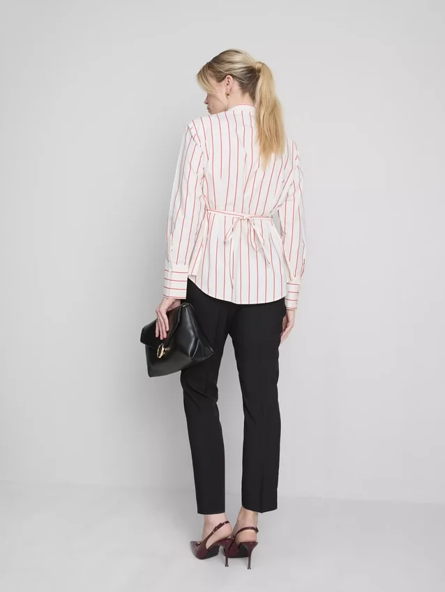 Pantaloni elastici cu pliuri și talie medie Pantaloni elastici cu pliuri și talie medie