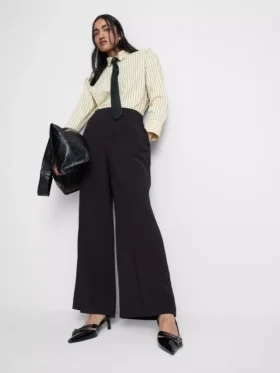 Pantaloni eleganți cu croi larg