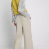 Pantaloni eleganți cu croi larg Pantaloni eleganți cu croi larg