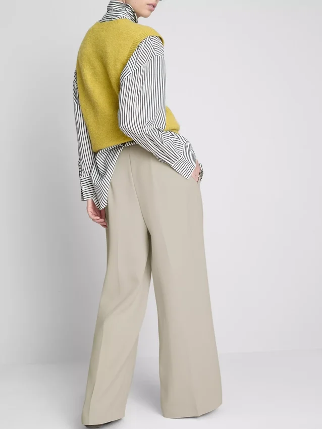 Pantaloni eleganți cu croi larg Pantaloni eleganți cu croi larg