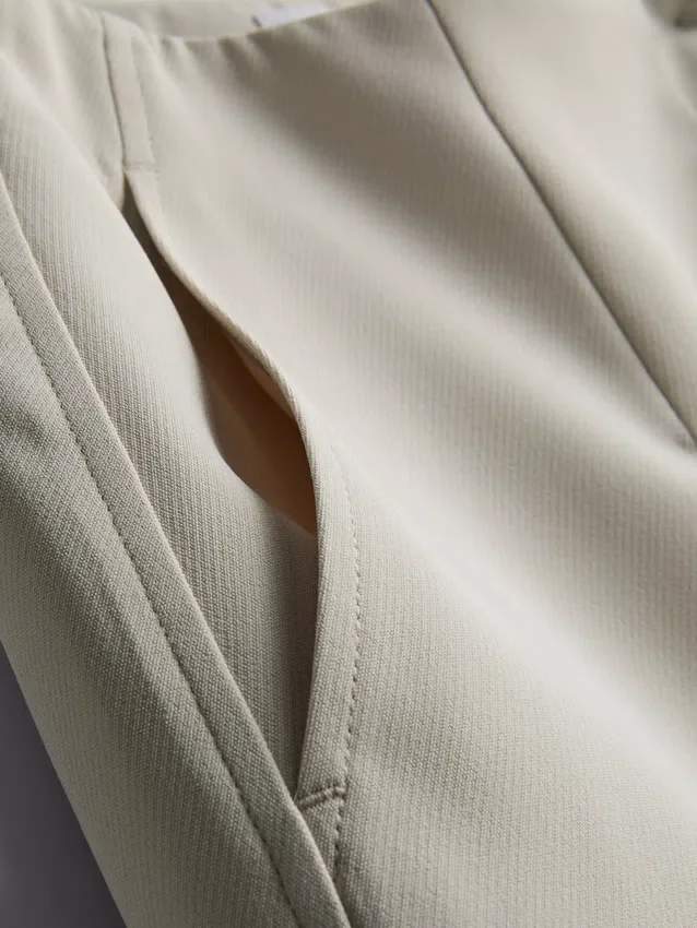 Pantaloni eleganți cu croi larg Pantaloni eleganți cu croi larg