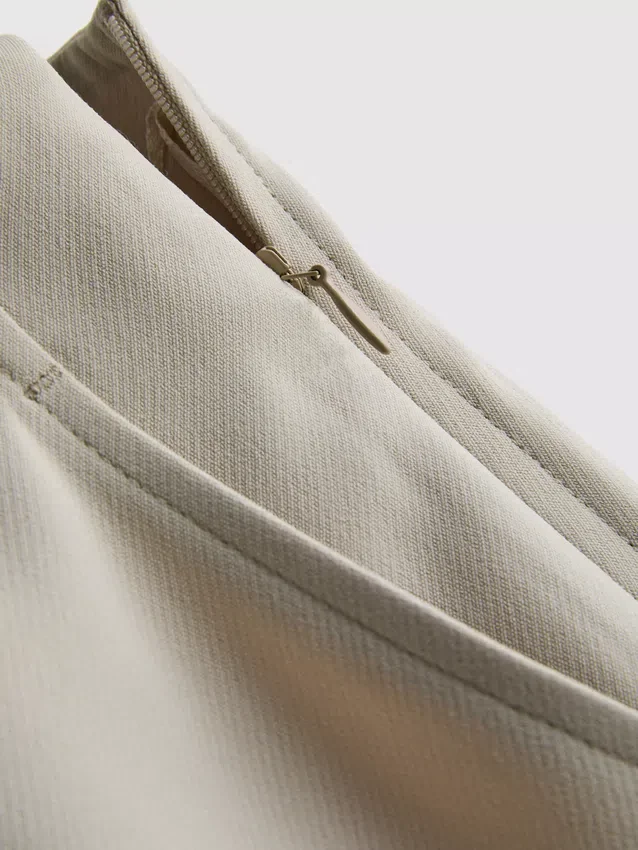 Pantaloni eleganți cu croi larg Pantaloni eleganți cu croi larg