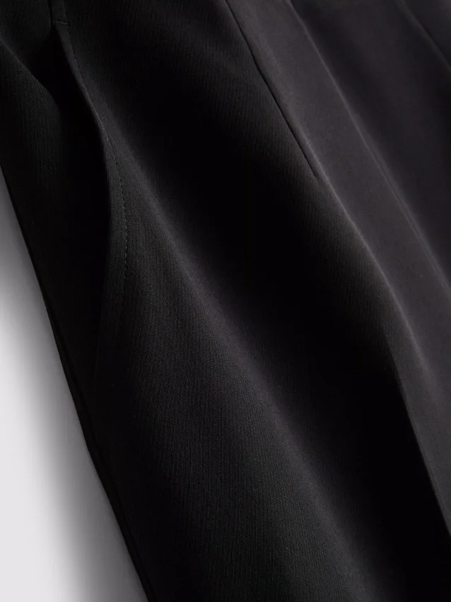 Pantaloni eleganți cu croi larg Pantaloni eleganți cu croi larg