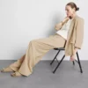 Pantaloni largi, cu textură și talie medie