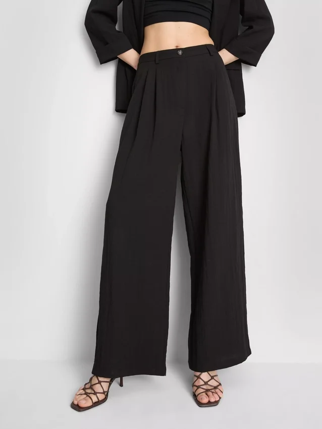 Pantaloni largi, cu textură și talie medie Pantaloni largi, cu textură și talie medie