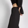 Pantaloni largi, cu textură și talie medie Pantaloni largi, cu textură și talie medie