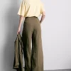 Pantaloni largi, cu textură și talie medie Pantaloni largi, cu textură și talie medie