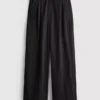 Pantaloni largi, cu textură și talie medie Pantaloni largi, cu textură și talie medie
