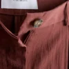Pantaloni largi, cu textură și talie medie