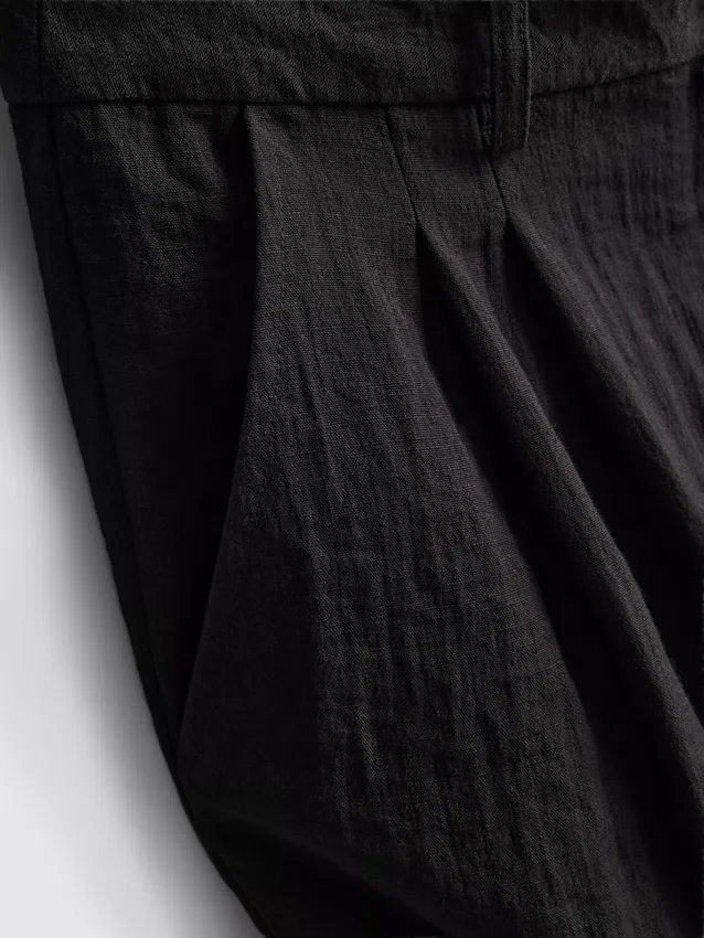 Pantaloni largi, cu textură și talie medie Pantaloni largi, cu textură și talie medie