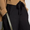 Pantaloni palazzo cu detaliu fundă Pantaloni palazzo cu detaliu fundă