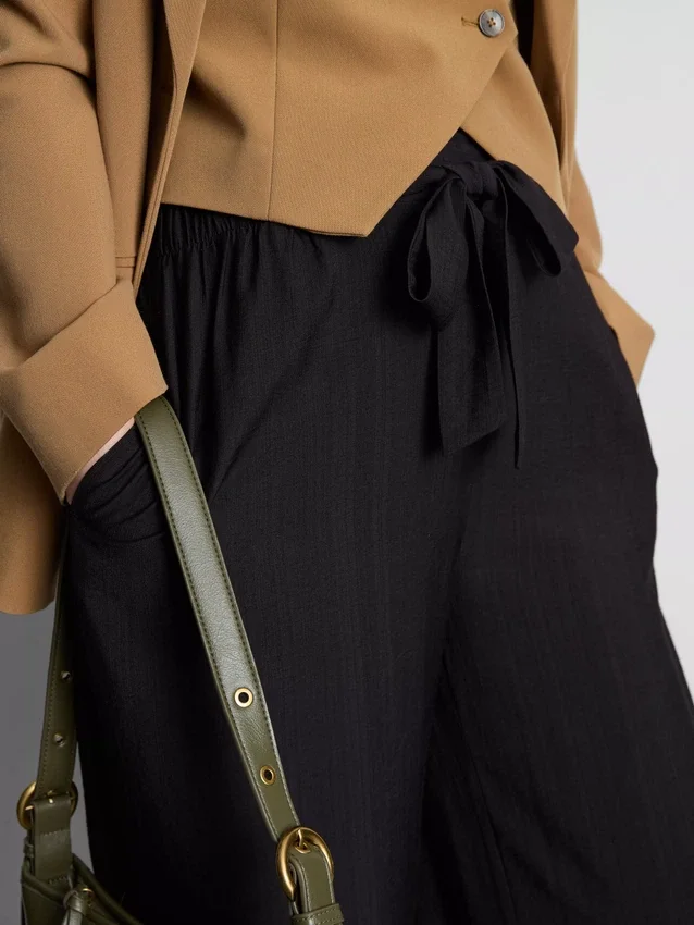 Pantaloni palazzo cu detaliu fundă Pantaloni palazzo cu detaliu fundă