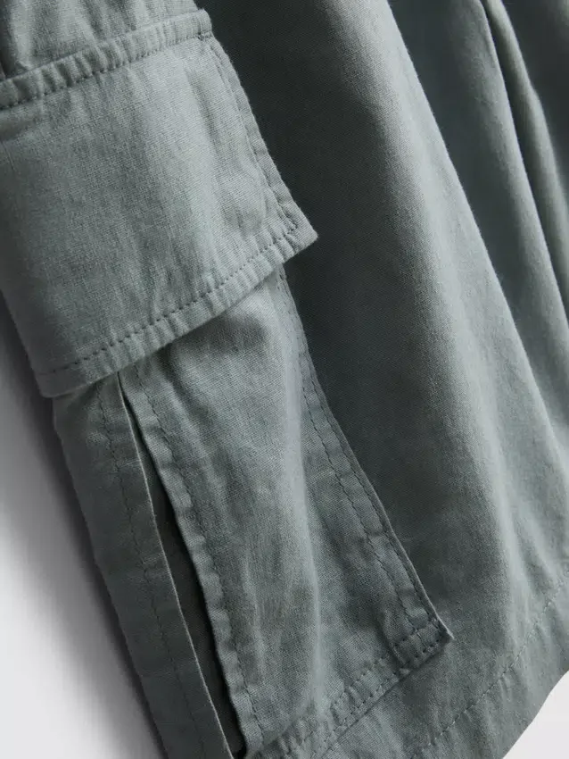 Pantaloni scurți cargo din amestec de in Pantaloni scurți cargo din amestec de in