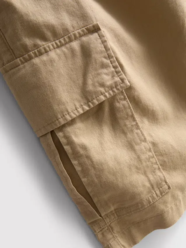 Pantaloni scurți cargo din amestec de in Pantaloni scurți cargo din amestec de in