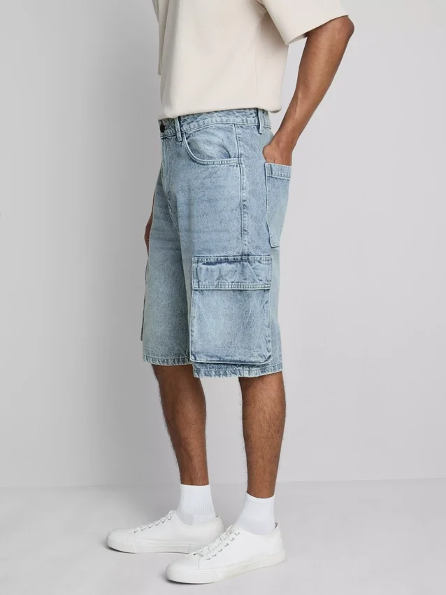 Pantaloni scurți cargo din denim Pantaloni scurți cargo din denim