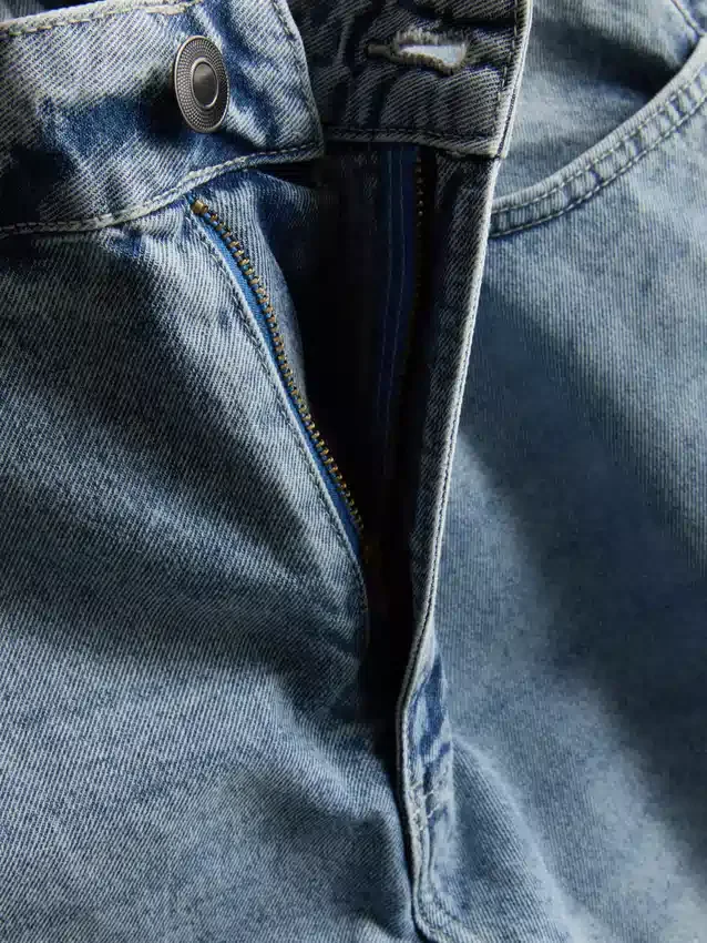 Pantaloni scurți cargo din denim Pantaloni scurți cargo din denim