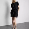 Pantaloni scurți cu curea, fără nasturi Pantaloni scurți cu curea, fără nasturi