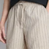 Pantaloni scurți cu dungi din amestec de in Pantaloni scurți cu dungi din amestec de in