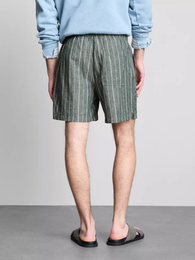 Pantaloni scurți cu dungi din amestec de in Pantaloni scurți cu dungi din amestec de in