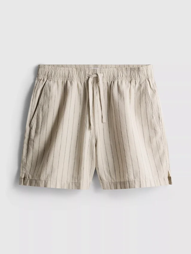 Pantaloni scurți cu dungi din amestec de in Pantaloni scurți cu dungi din amestec de in