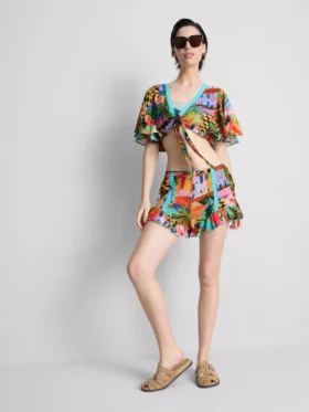 Pantaloni scurți cu volane și imprimeu tropical