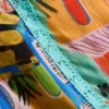 Pantaloni scurți cu volane și imprimeu tropical