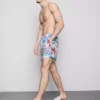 Pantaloni scurți de baie cu imprimeu floral tip graffiti