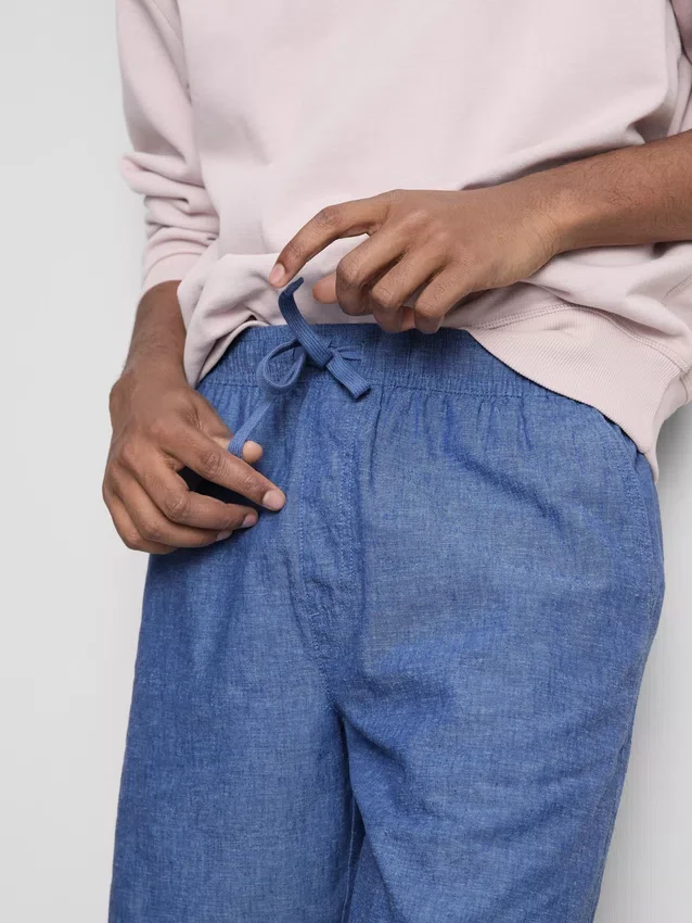 Pantaloni scurți din amestec de in, cu șnur Pantaloni scurți din amestec de in, cu șnur